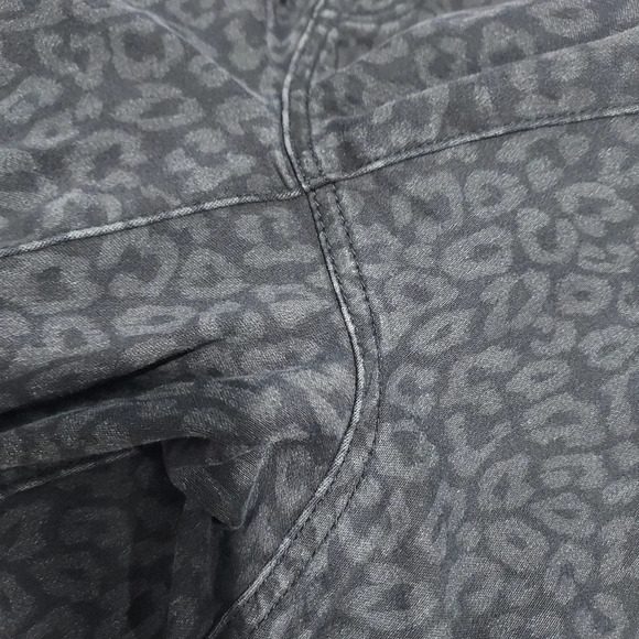 DG2 by Diane Gilman Gray and Black Leopard Print Skinny Jeans in Size 14 - Picture 11 of 11